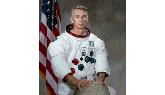 https://www.thestoryoftexas.com/upload/images/artifacts/astronaut-manuevering-unit/astronaut-maneuvering-unit-cernon.jpg