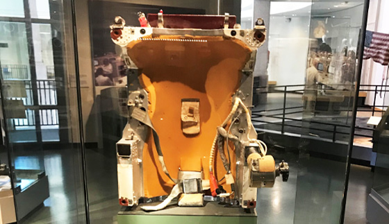 https://www.thestoryoftexas.com/upload/images/artifacts/astronaut-manuevering-unit/astronaut-maneuvering-unit-in-museum.jpg