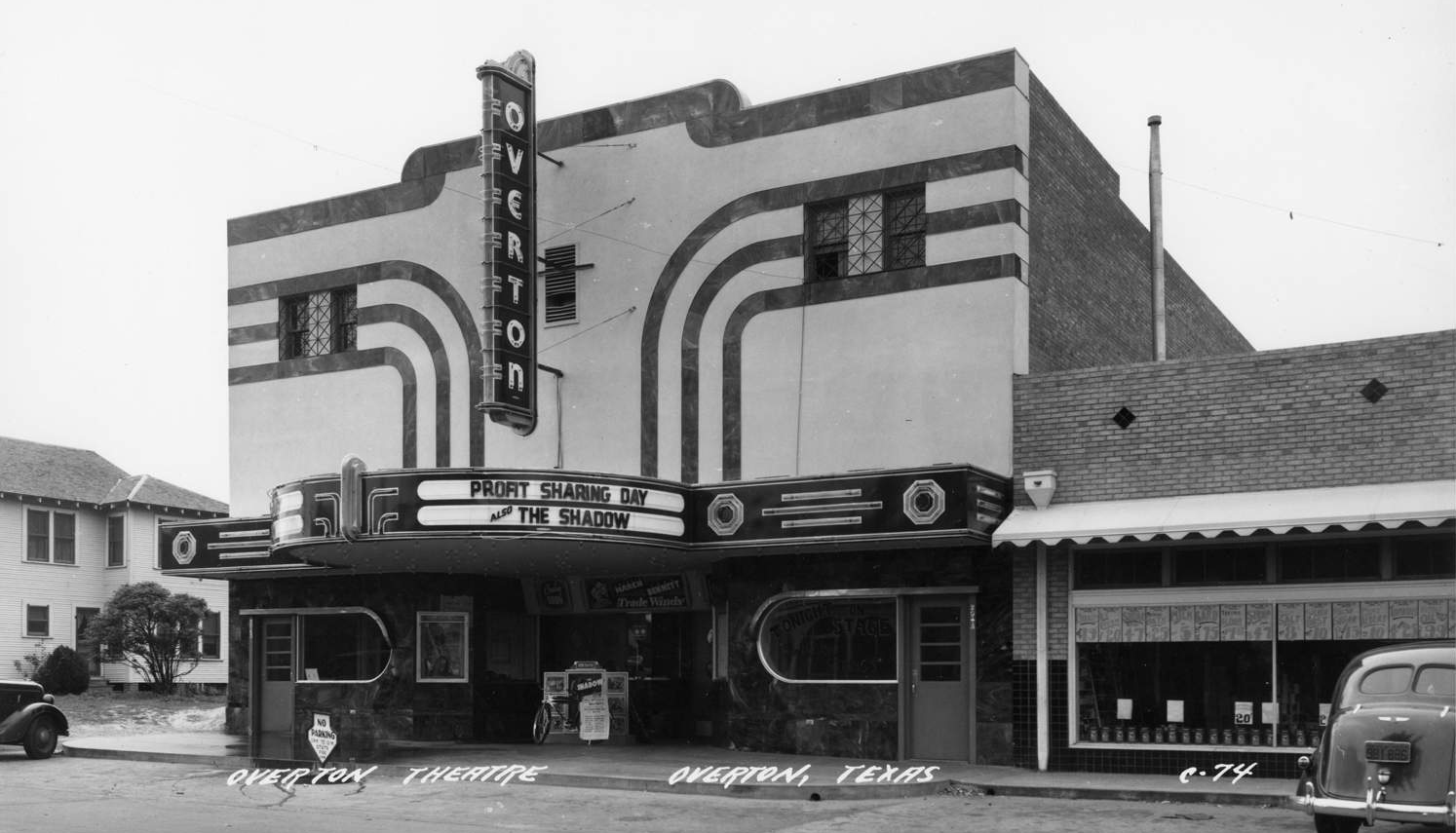 1940s photo of movie theater in Overton, Texas